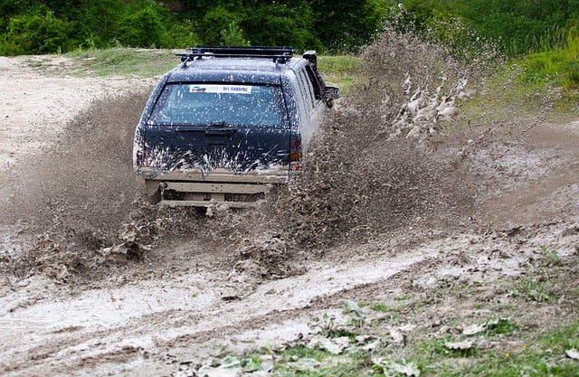 What Are the Essential Items for a Basic Off-Road Recovery Kit?